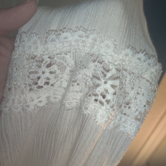 Charlotte Russe White V-neck blouse - Picture 2 of 6